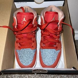 Jordan 1 MID